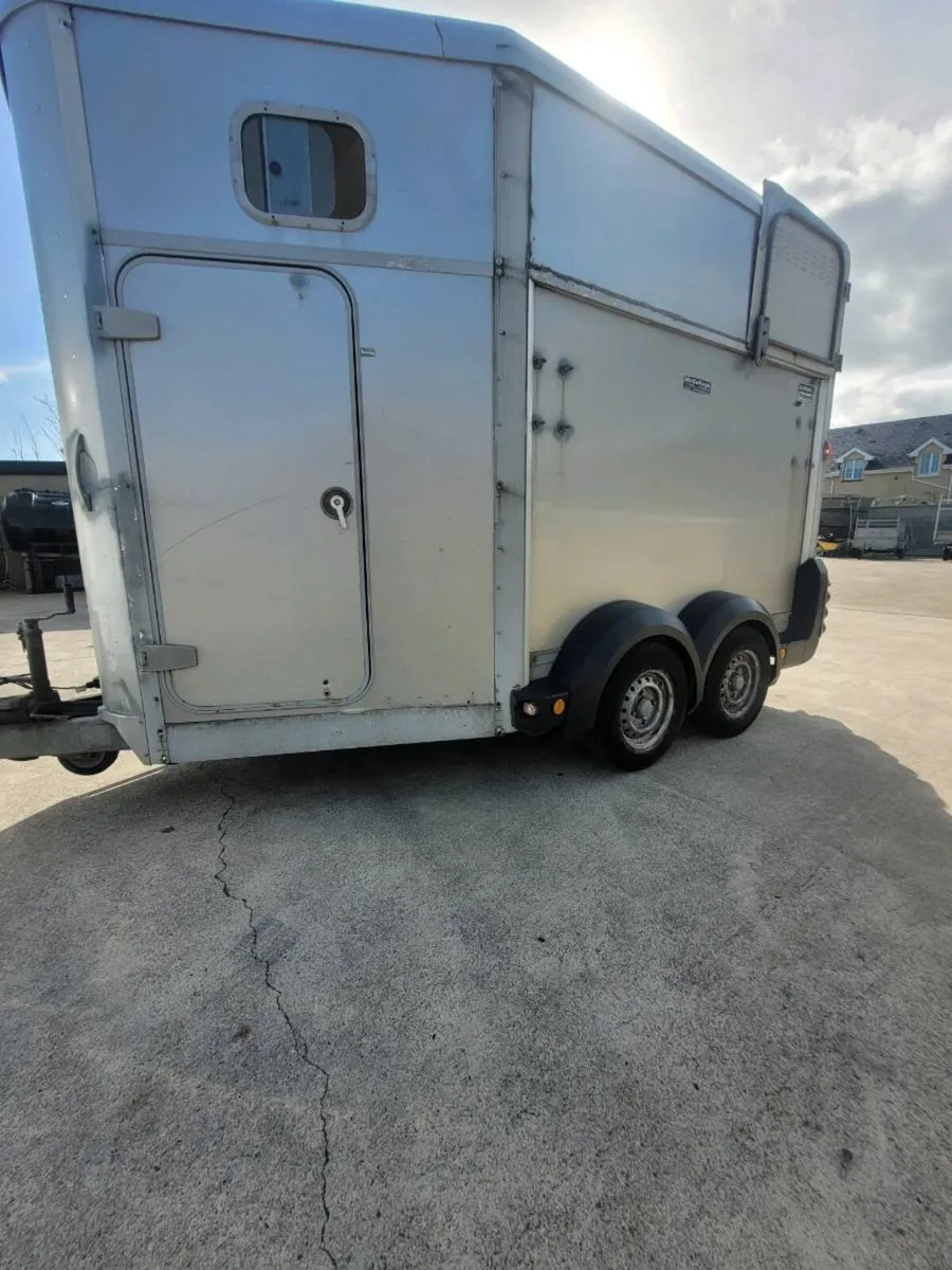 Ifor Williams 511 classic deluxe horse box - Image 2