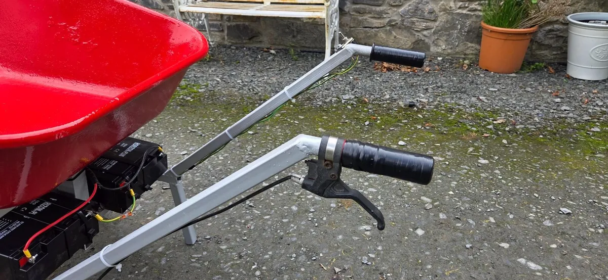 2 wheel wheelbarrow - Image 3