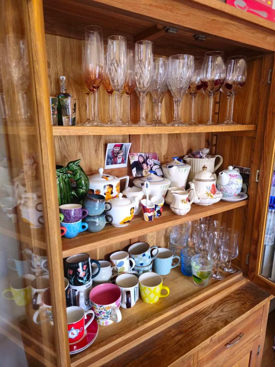 Solid Oak Kitchen Dresser / Display Cabinet - Image 3