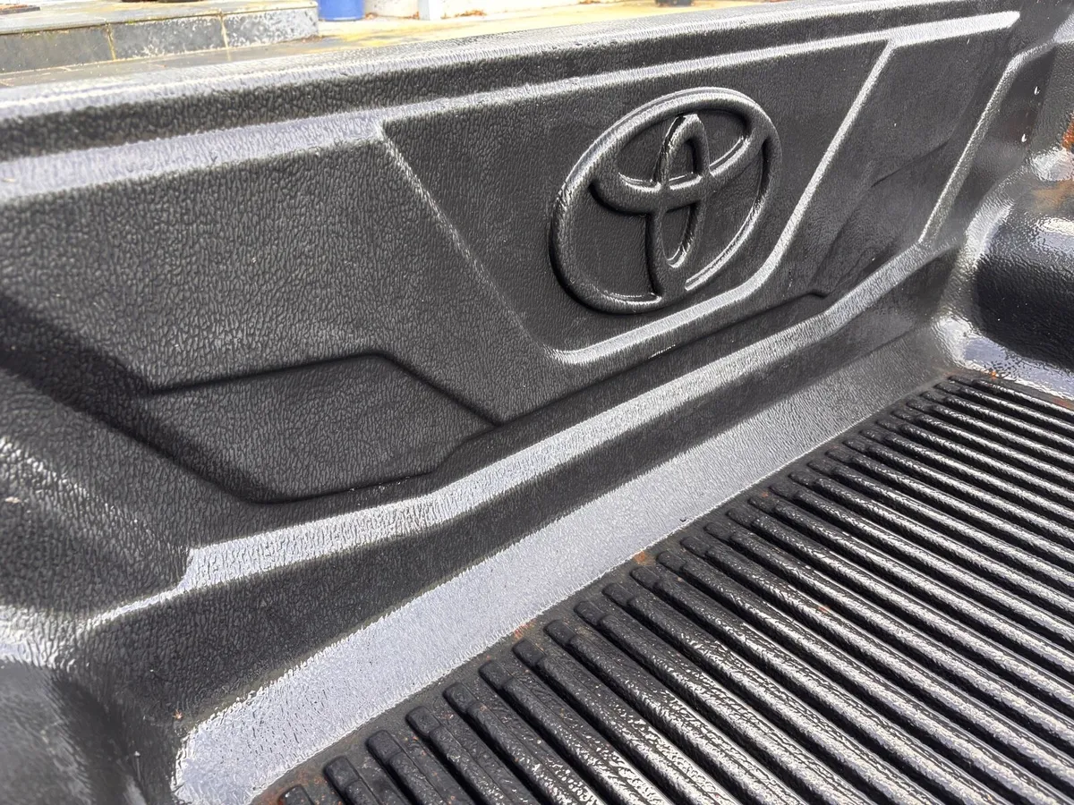 Toyota Hilux bed liner - Image 2
