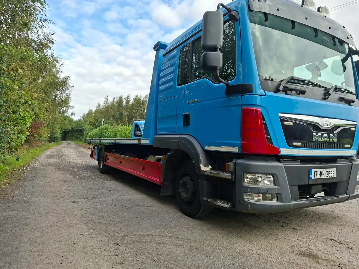 17 MAN RECOVERY TRUCK - Image 2