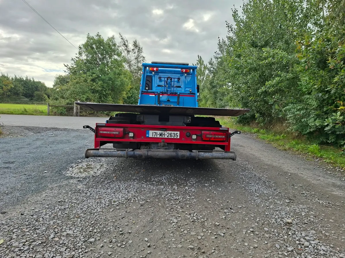 17 MAN RECOVERY TRUCK - Image 4