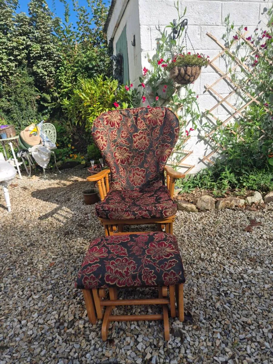 Rocking chair with footstool - Image 3