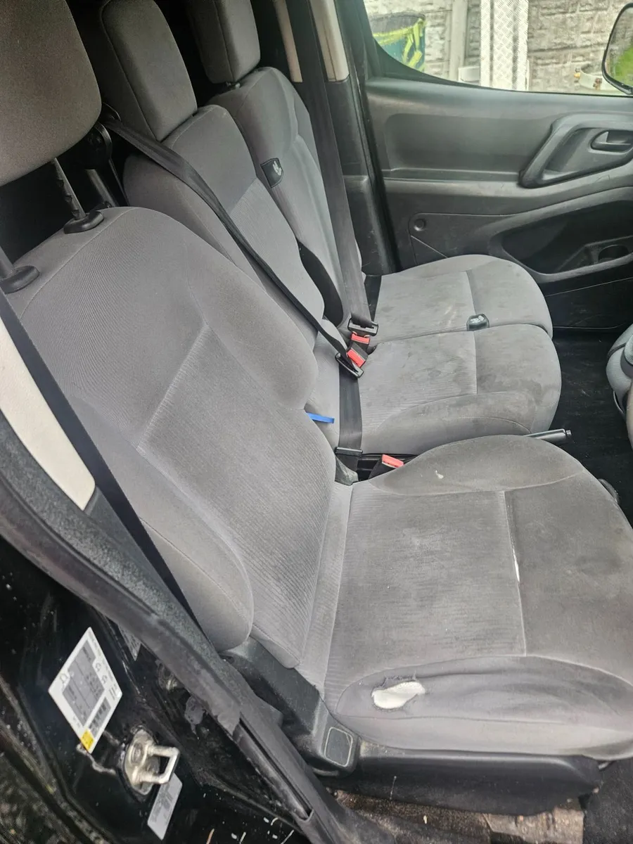 MAKE A GREAT WORKVAN 3 SEATS  2014 - Image 2