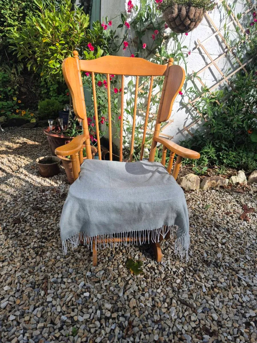 Rocking chair with footstool - Image 1