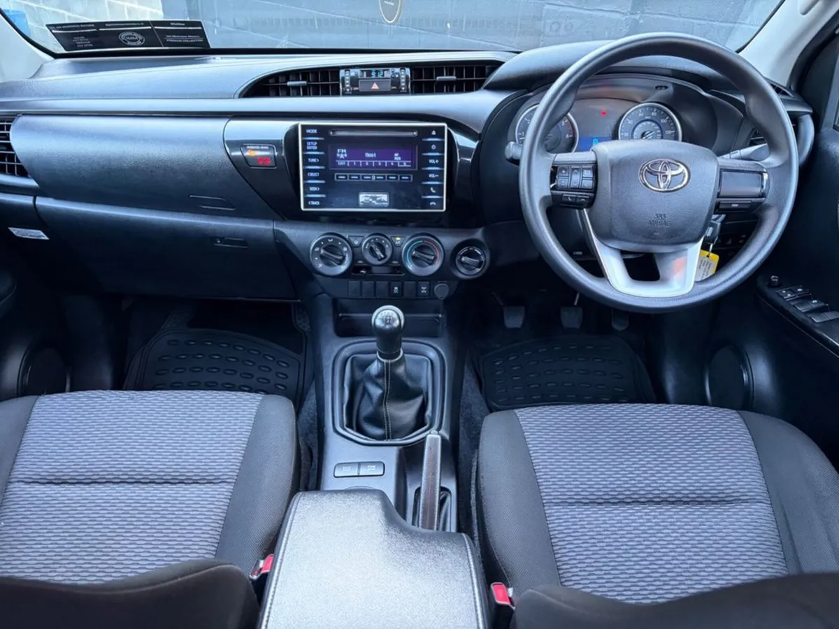 Toyota Hilux 2.4 D-4D Active DCAB 4WD 5DR - Image 3