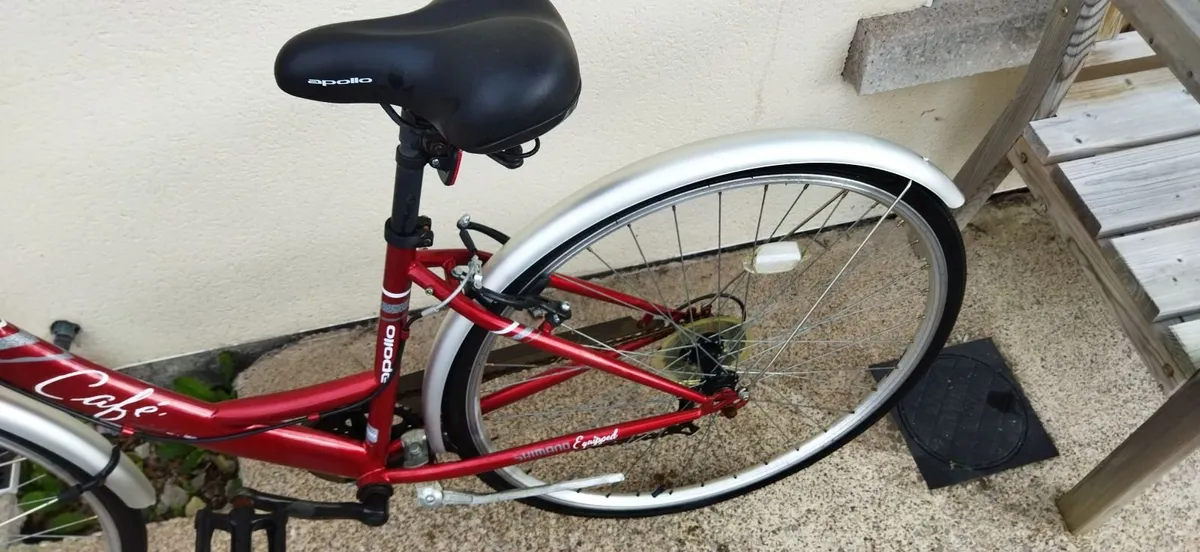 Apollo Café Women's Hybrid Bike 6 speed 28inch - Image 2