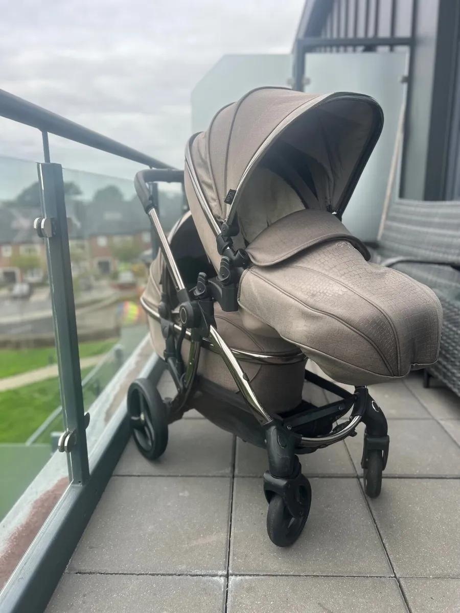 Limited Edition Egg Single/Double Pram – €250 - Image 4
