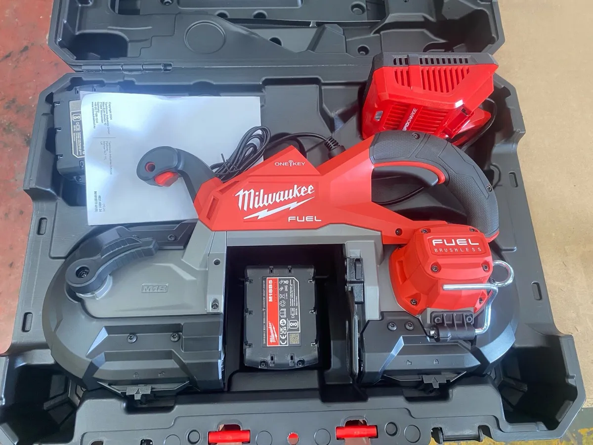 Milwaukee M18 FUEL Bandsaw - Image 2