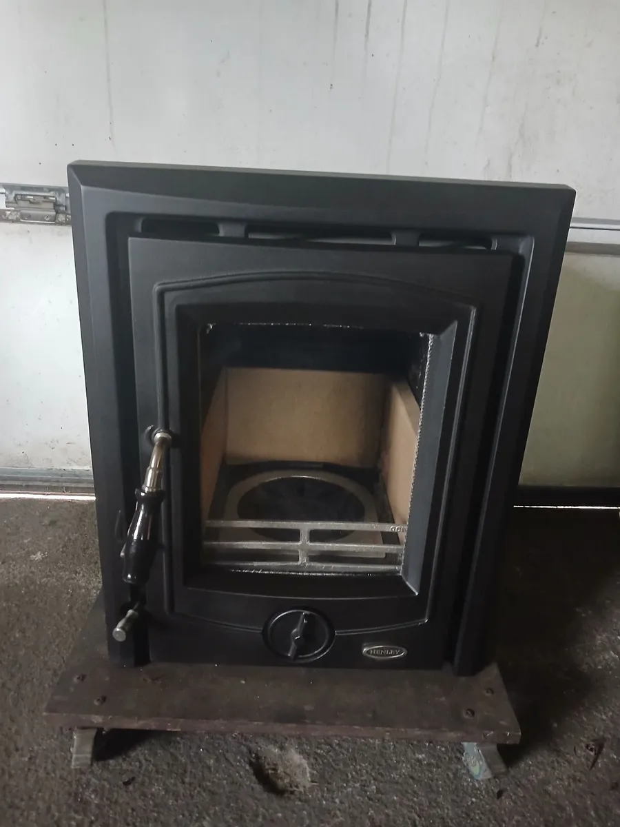 Henley Apollo 7kw insert stove - Image 1