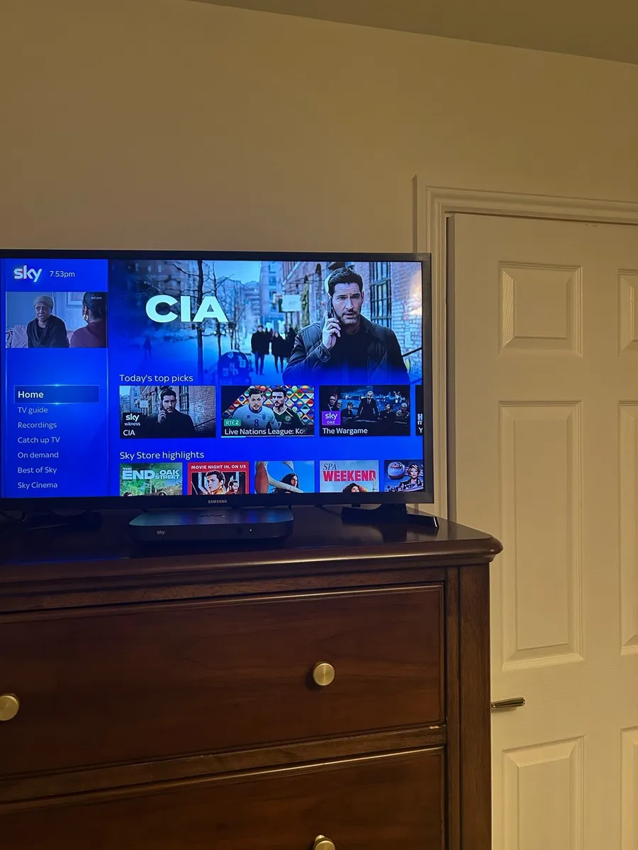 32” Samsung smart tv - Image 2