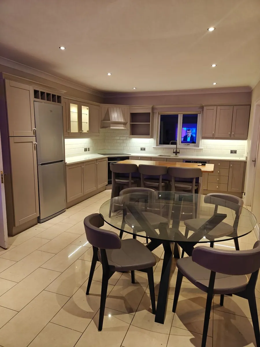 Kitchen Table and 4 Chairs - Image 1