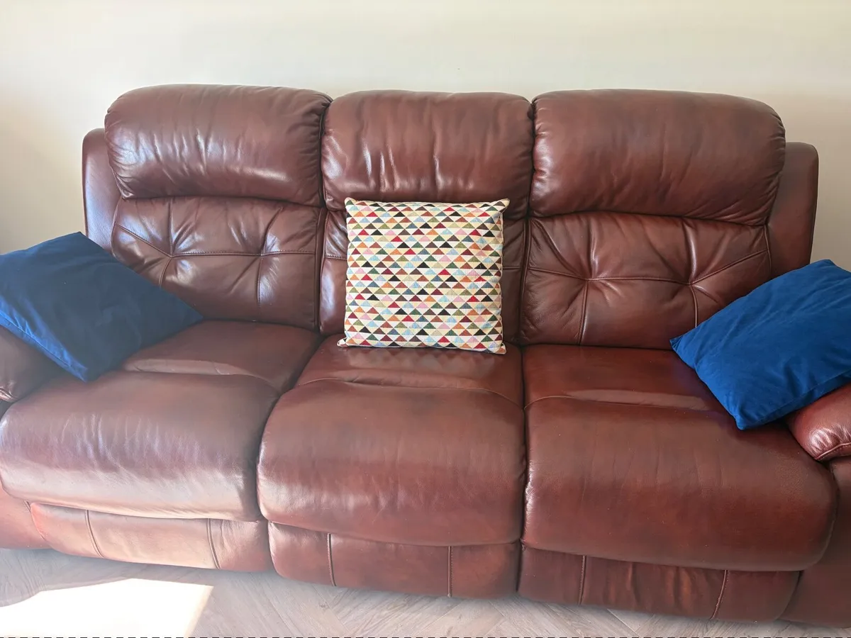 Suite of furniture - Image 1