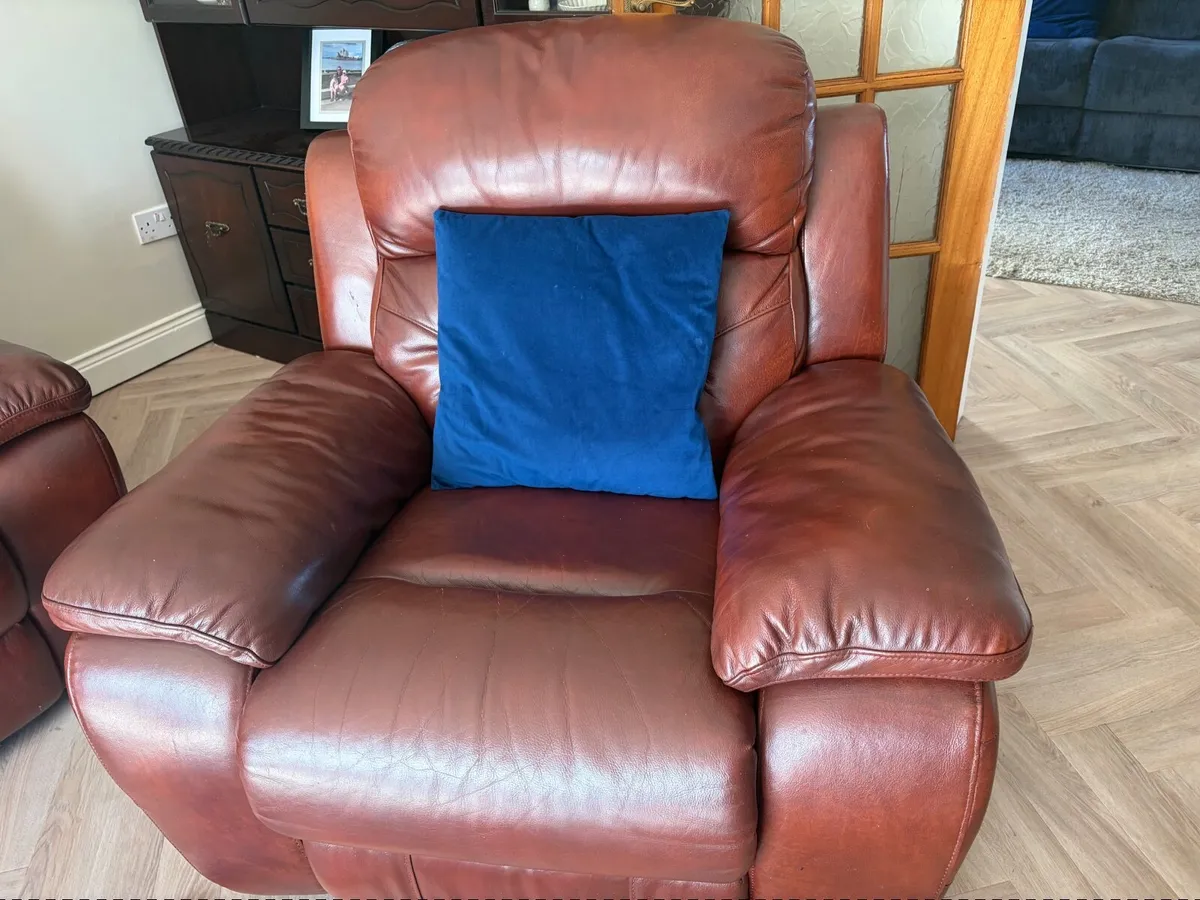 Suite of furniture - Image 2