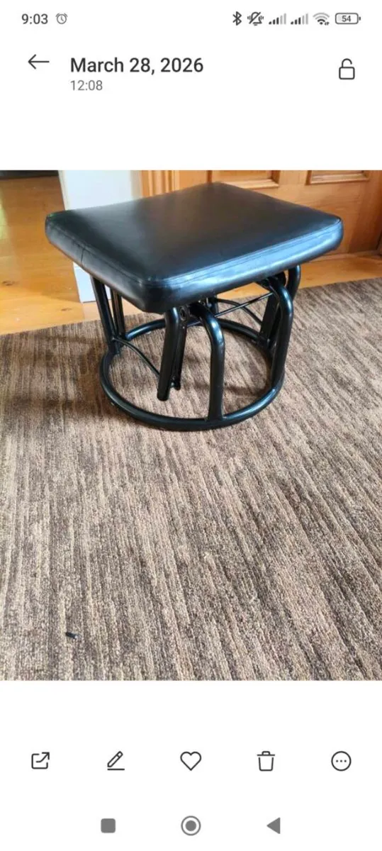 Beautiful leatherette foot stool and rocker, - Image 1