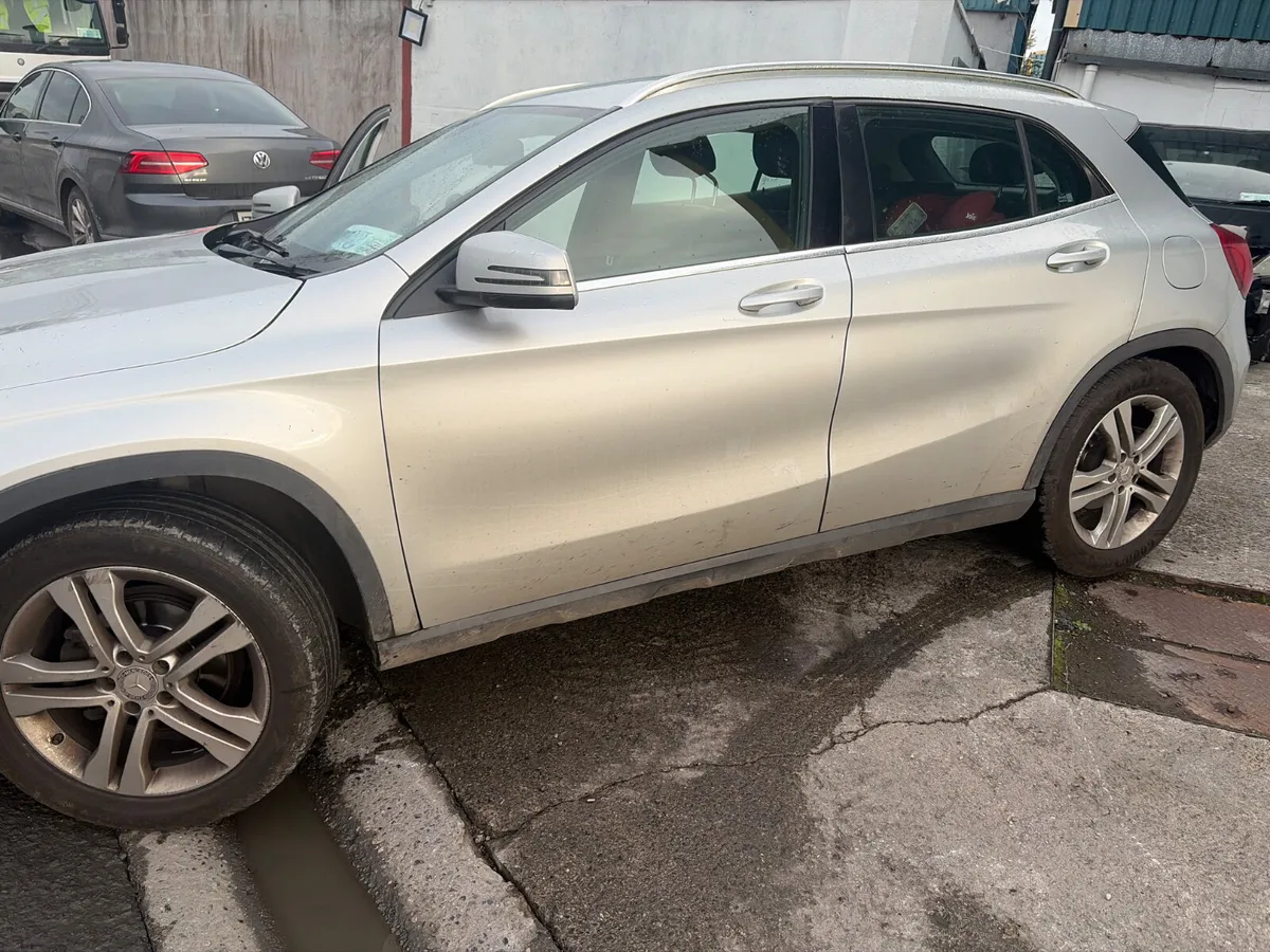 Mercedes-Benz GLA 2015 - Image 4