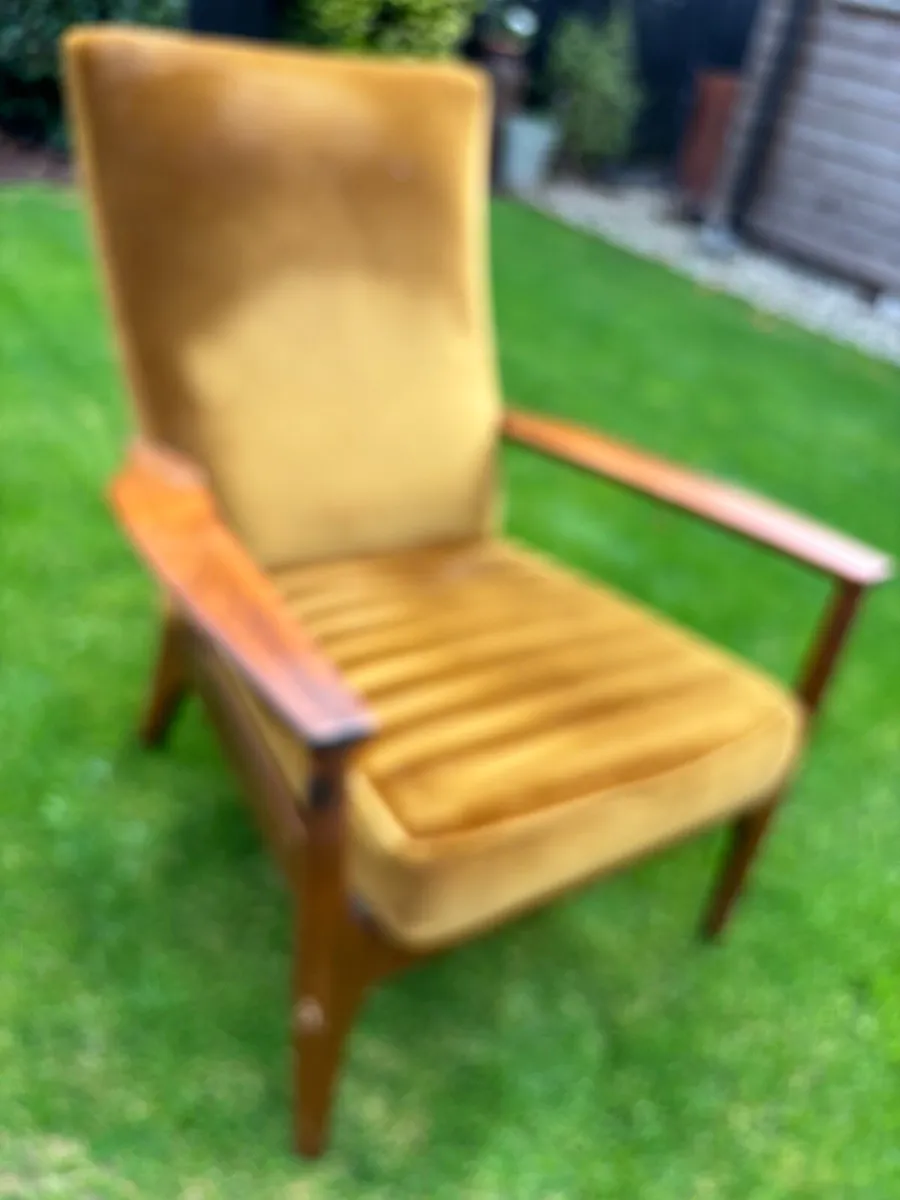 5 vintage including some Parker Knoll armchairs - Image 3