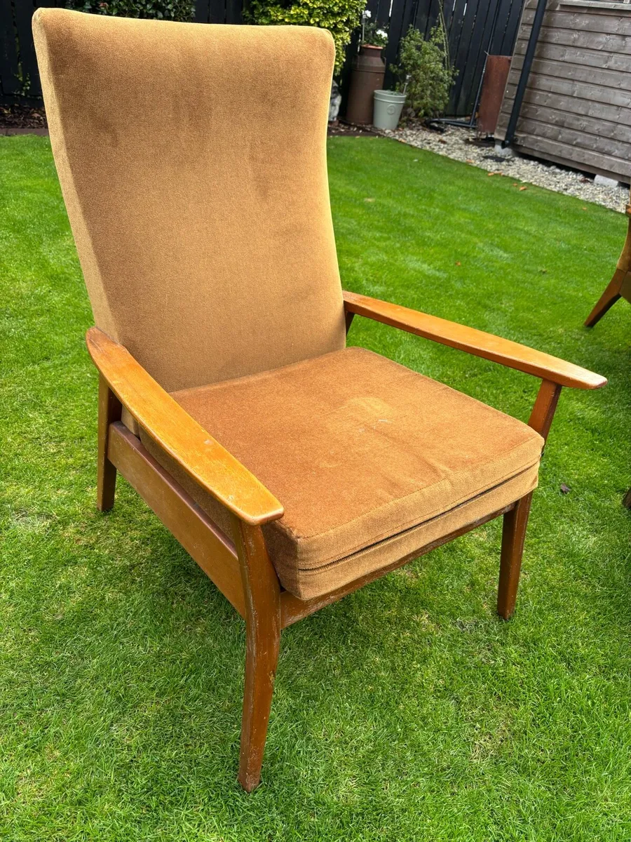 5 vintage including some Parker Knoll armchairs - Image 4