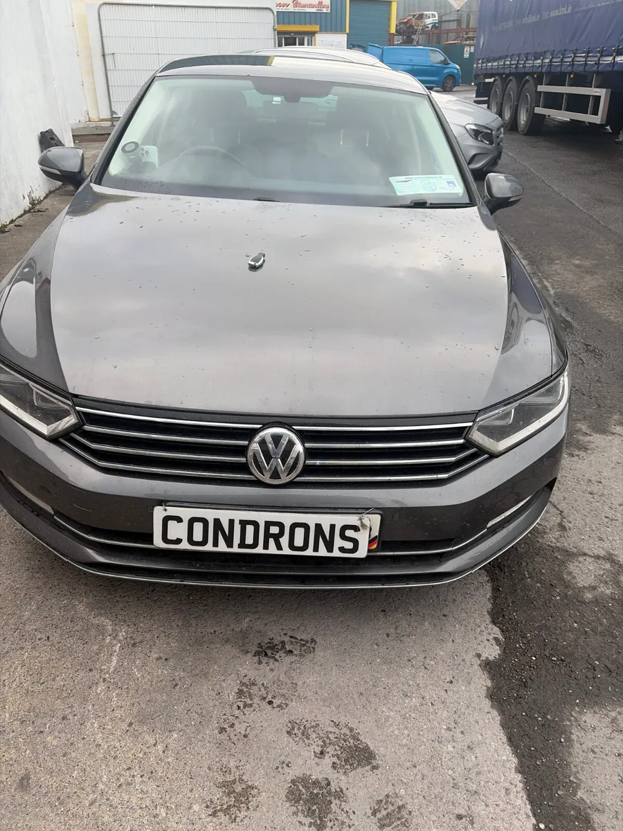 Volkswagen Passat 2017 - Image 1