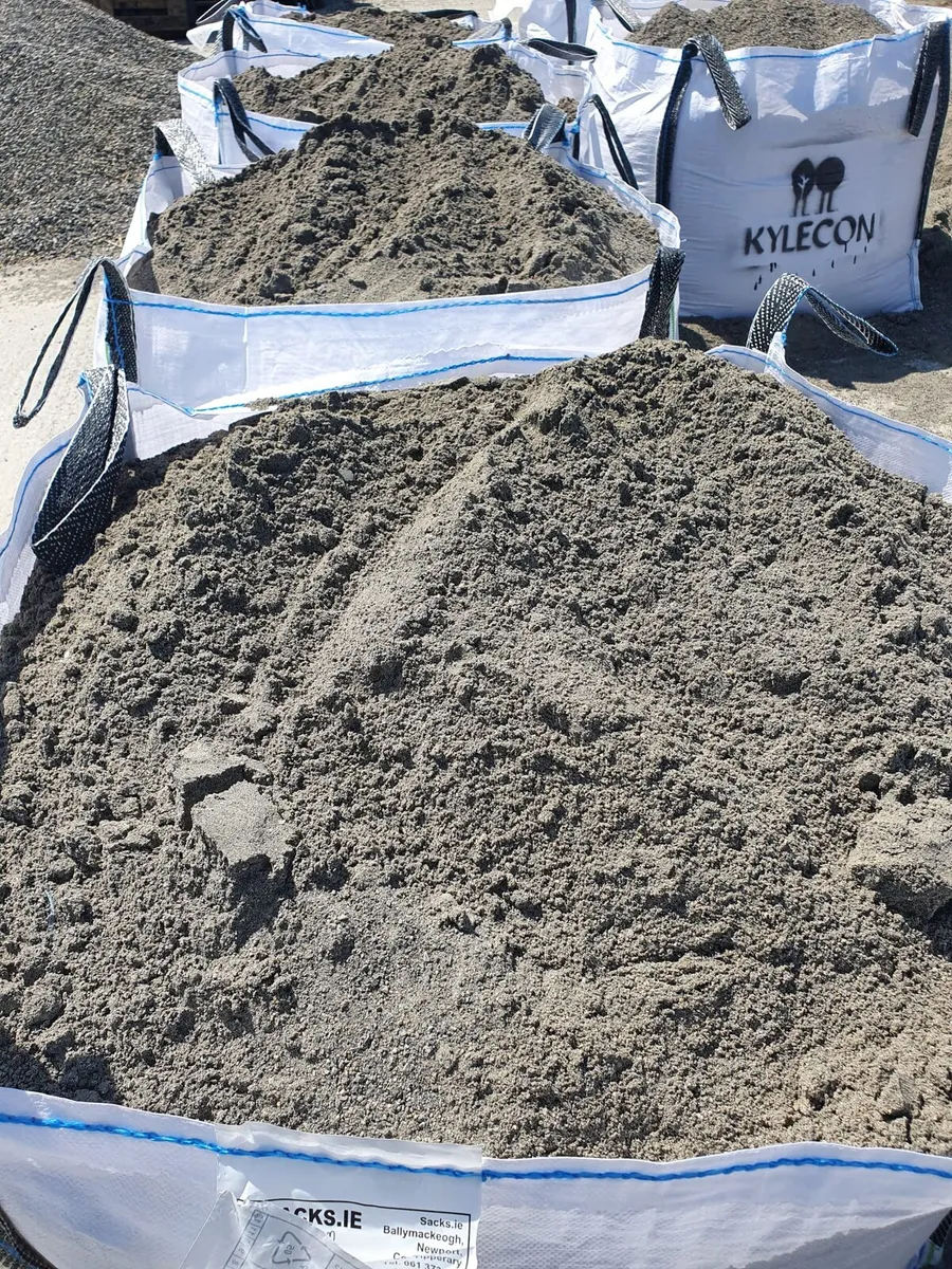Sand gravel and topsoil - Image 3