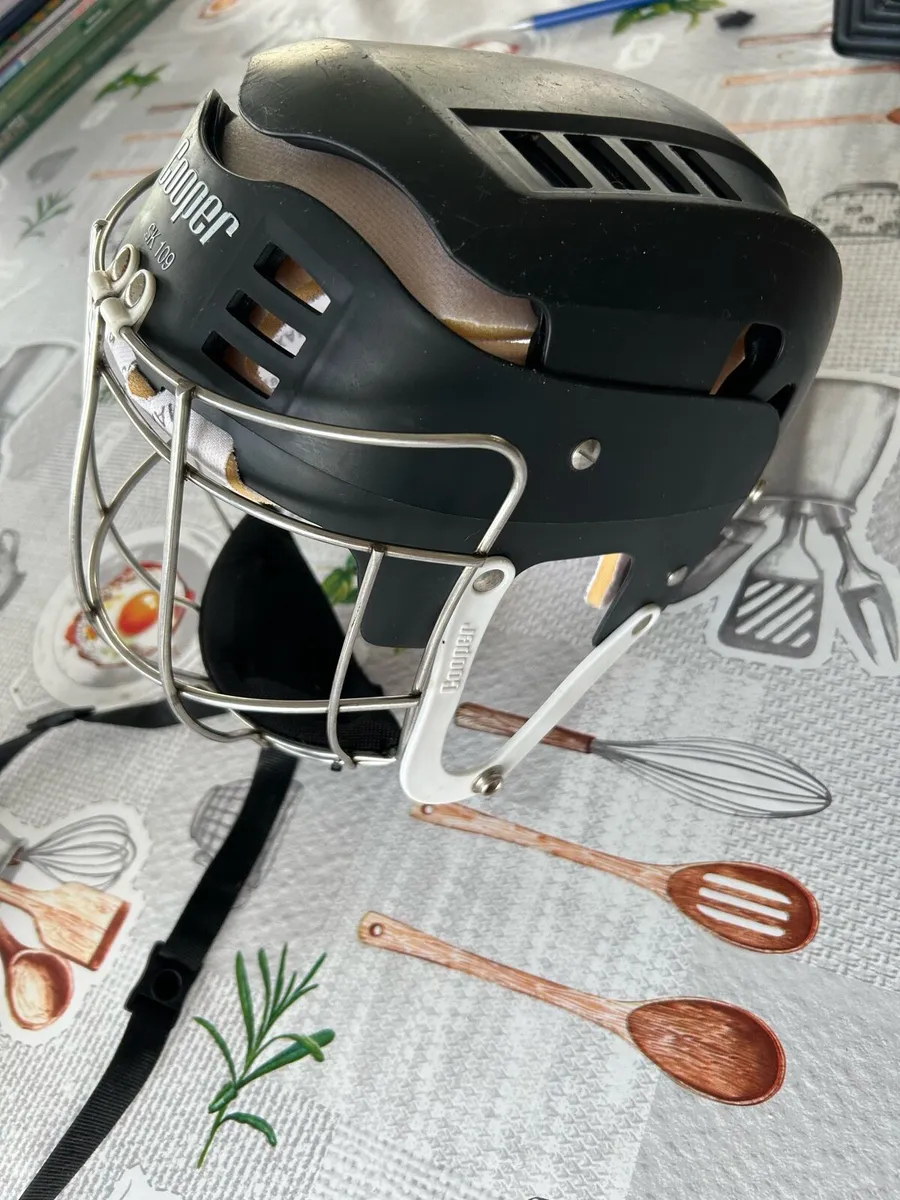 Hurling helmet - Image 2