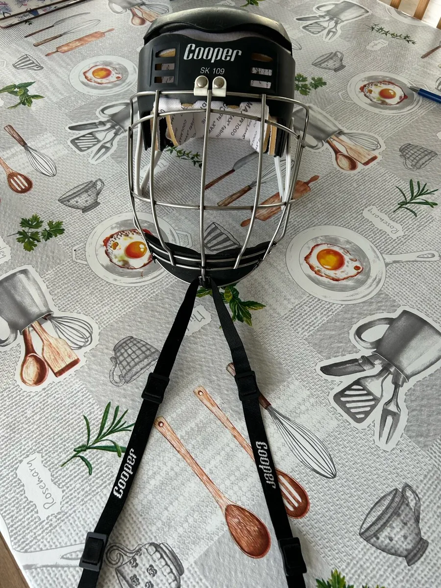 Hurling helmet - Image 3