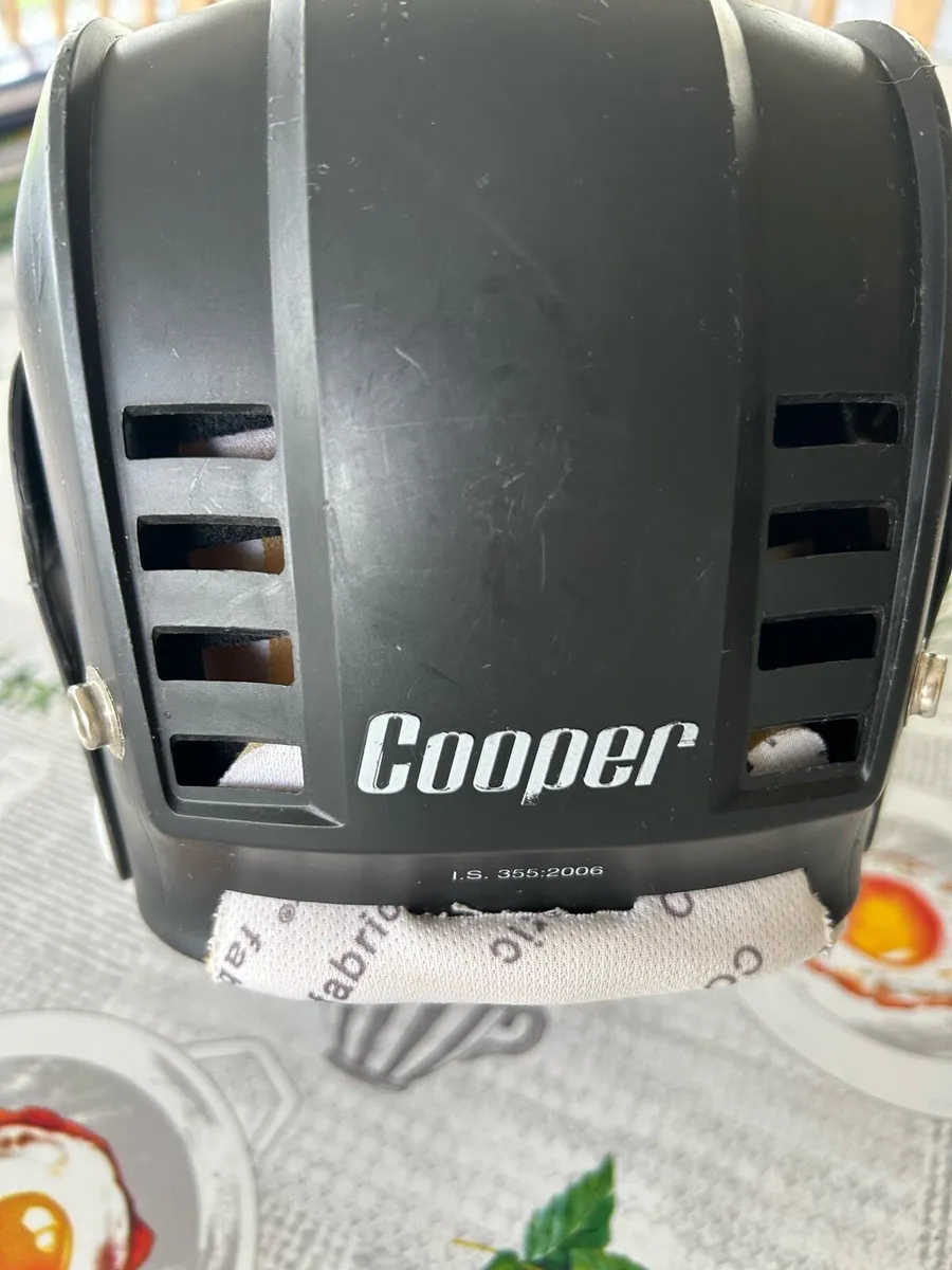 Hurling helmet - Image 4