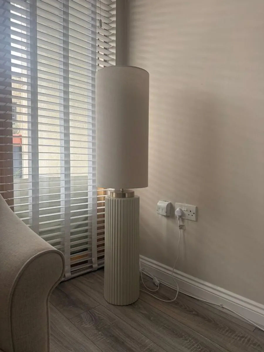 Lighting floor lamp