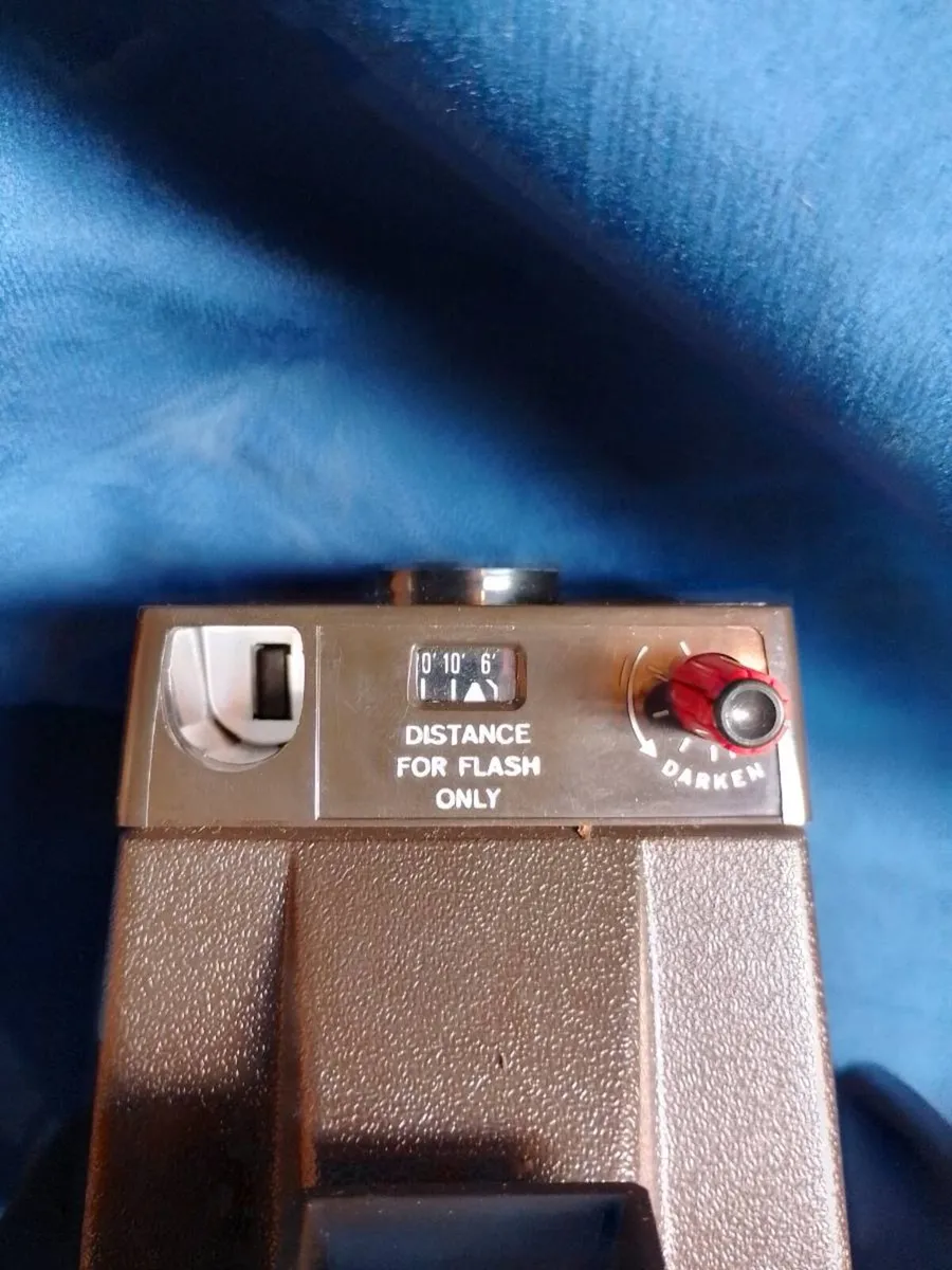 Vintage Polaroid Super Swinger Instant Camera - Image 3
