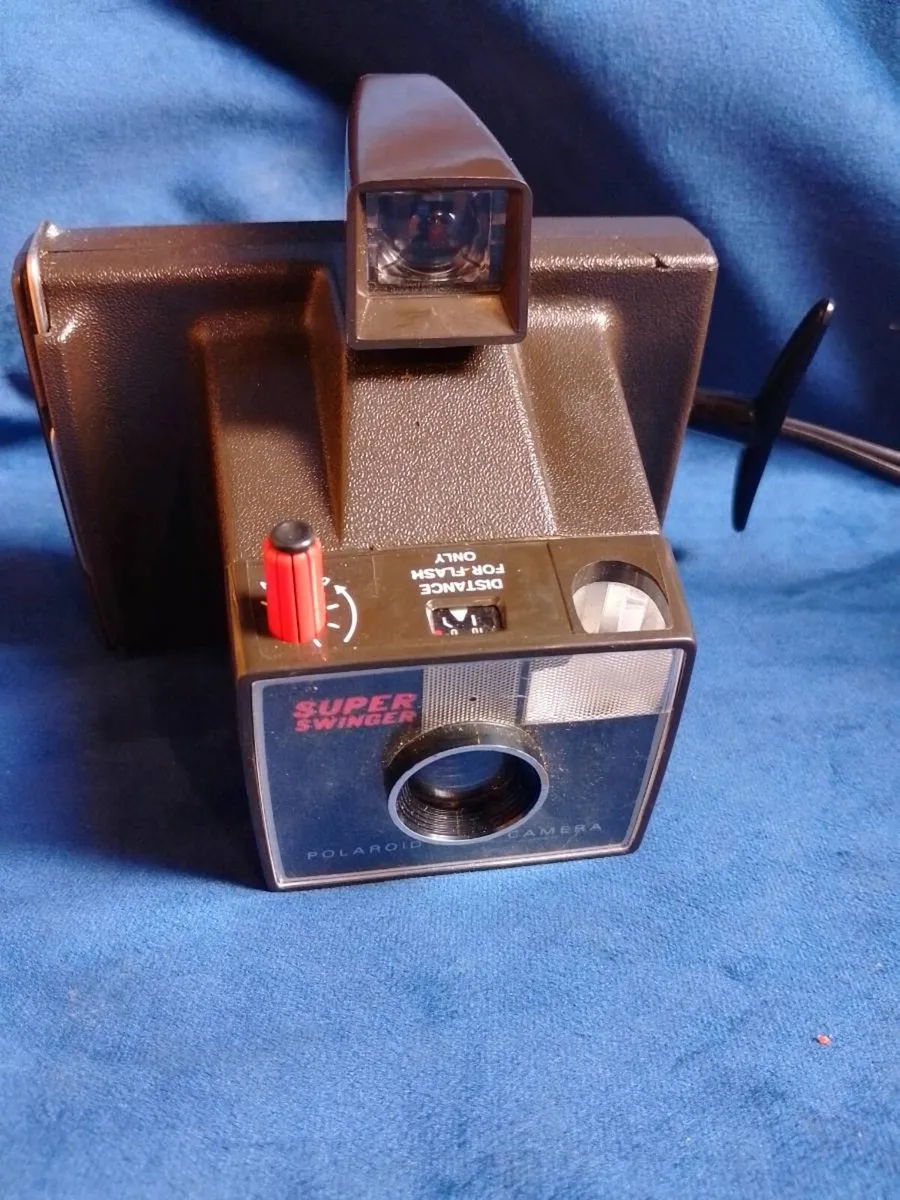 Vintage Polaroid Super Swinger Instant Camera - Image 1