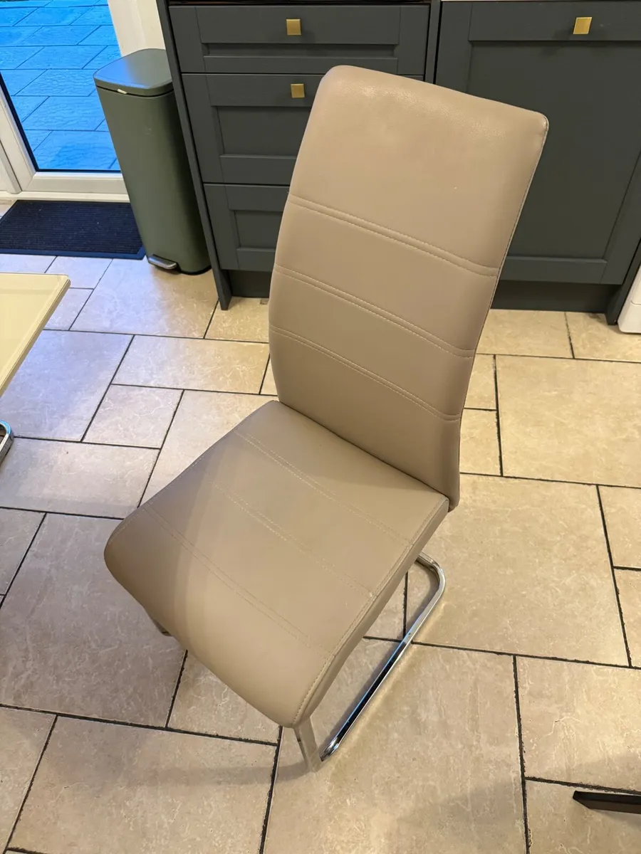 4 dining room chairs - Image 2
