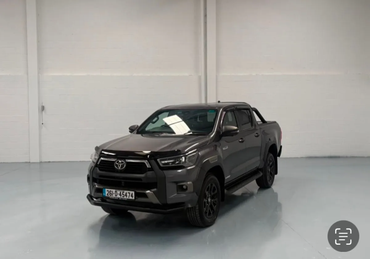 New Toyota Hilux InvincibleX 2.8 Auto - Image 2