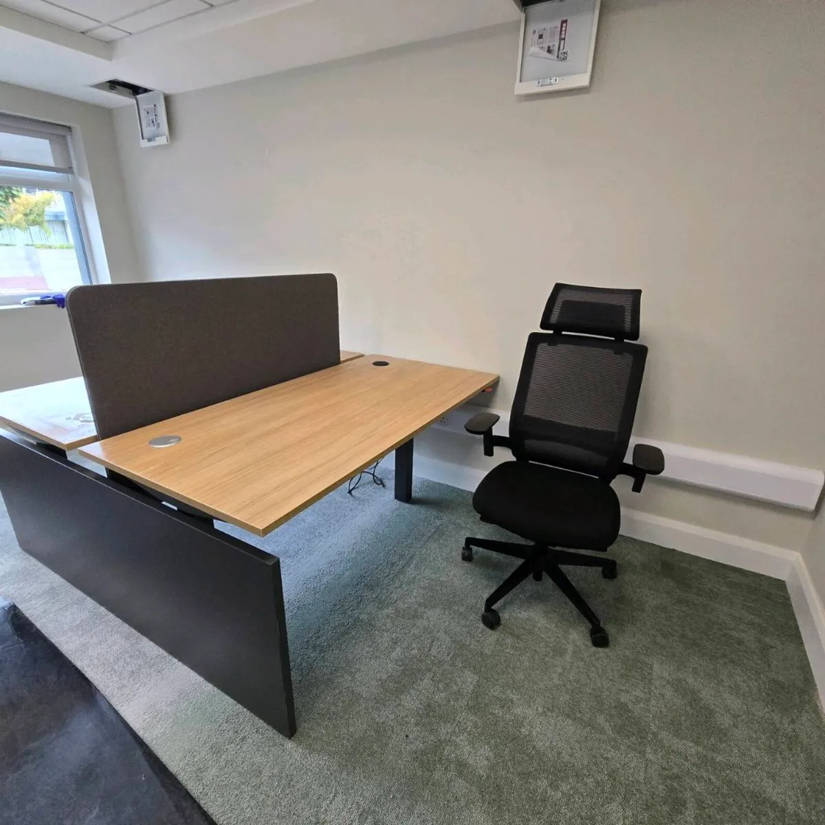 Dual sit stand desks second hand x 5 - Image 1
