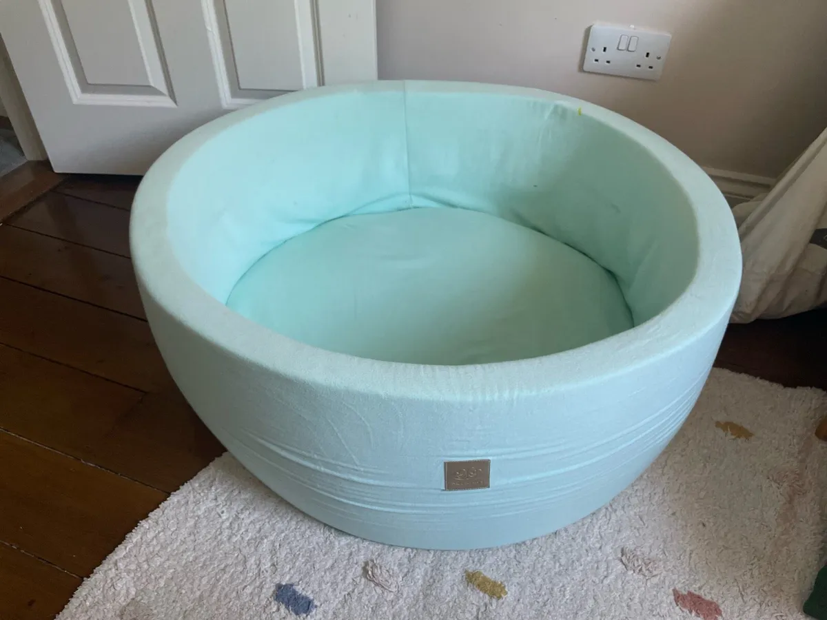 Ball pit - Image 2