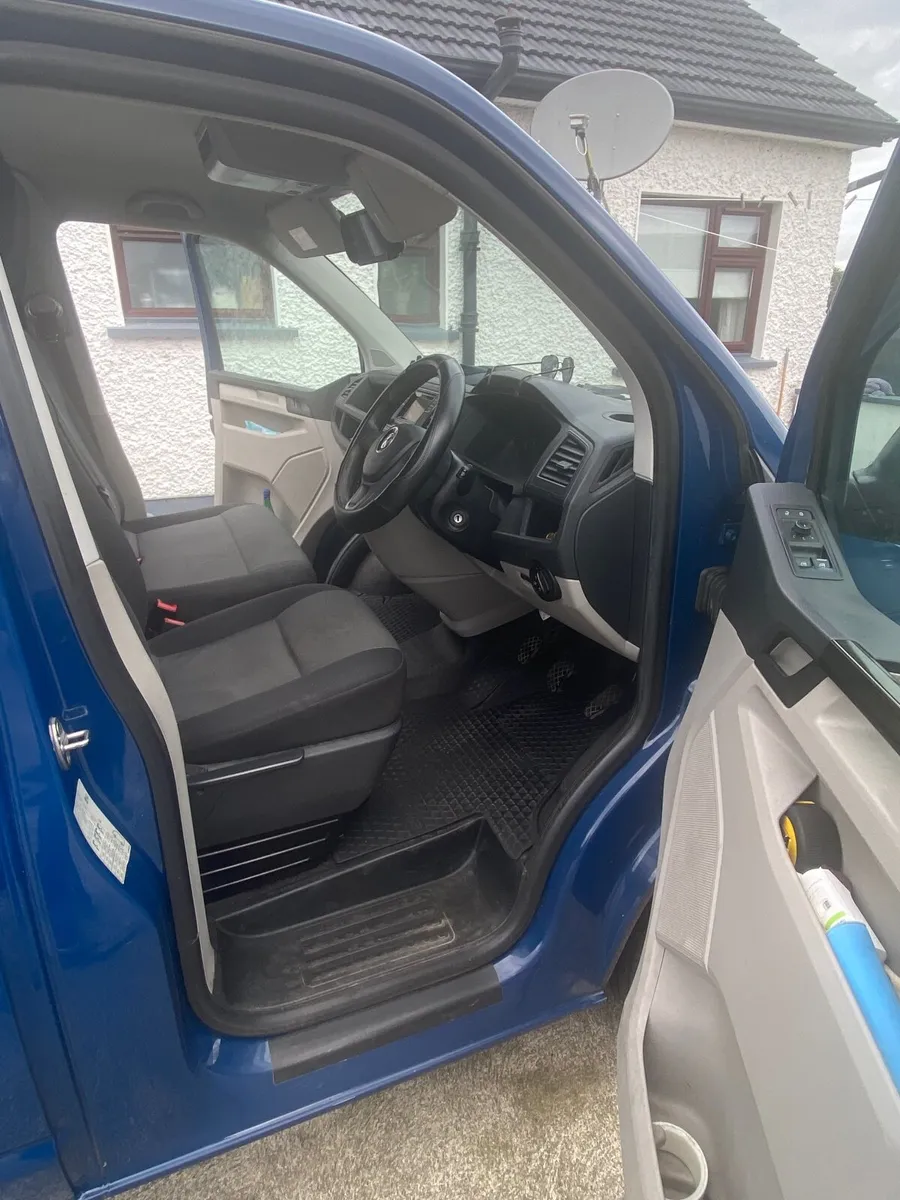 Volkswagen Transporter 2018 - Image 3
