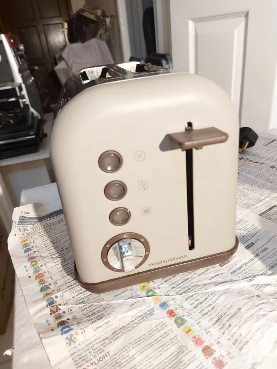 Morphy Richards 2 Slice Toaster, Model 222005, - Image 4