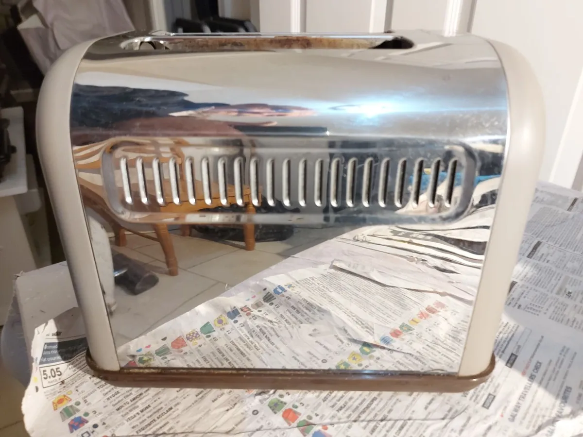 Morphy Richards 2 Slice Toaster, Model 222005, - Image 1
