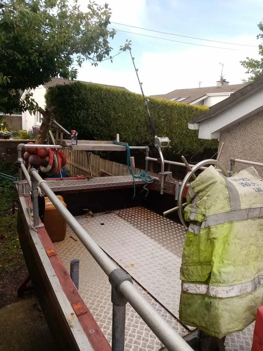 Fishing boat - Image 4