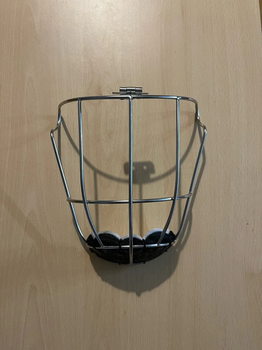 Thurles face guard with a twotone chinpiece - Image 1