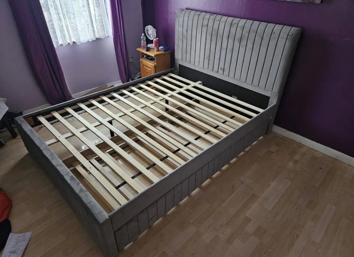 King size bed with single trundle - Image 2