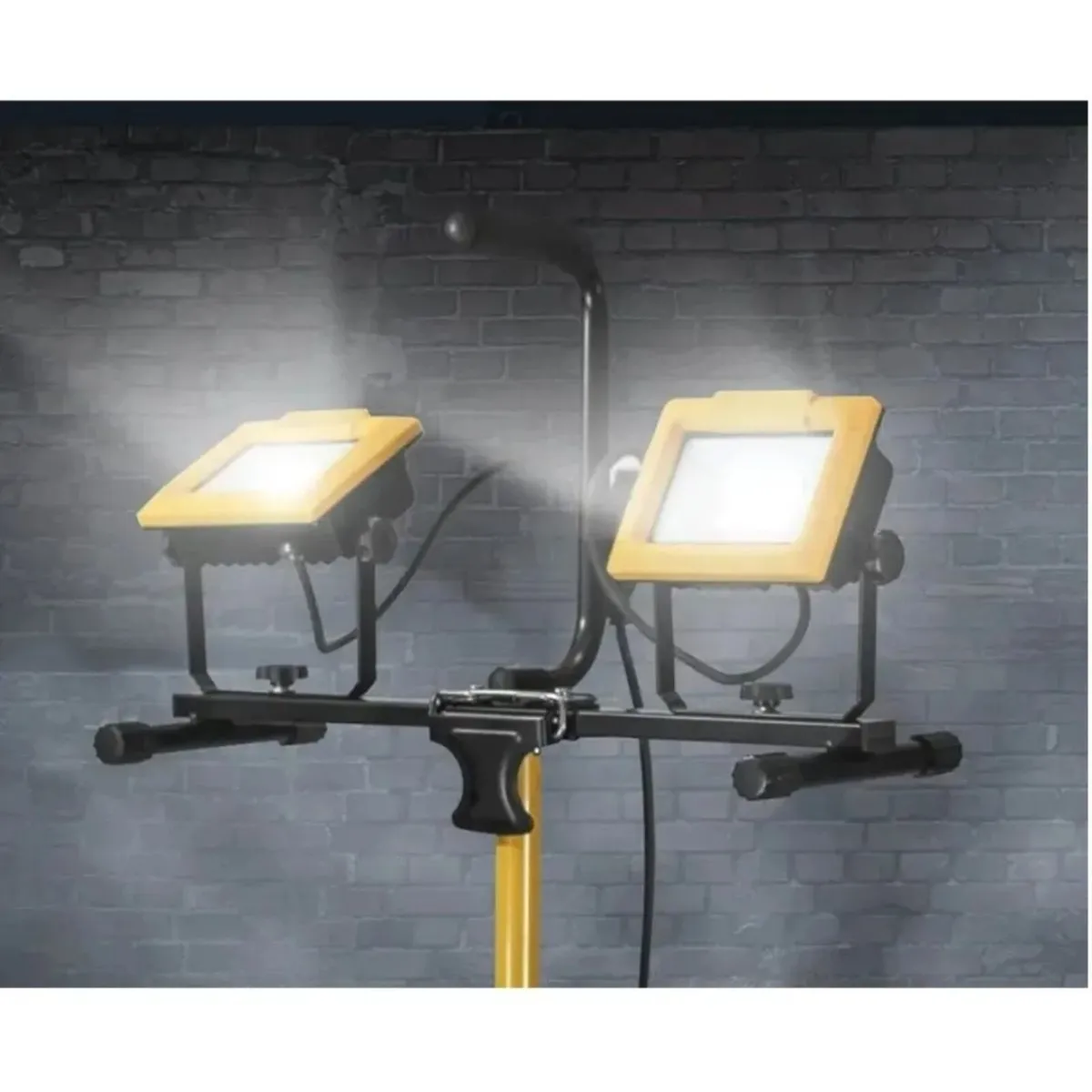Twin LED Spot Site Light Tripod 230V - Image 4