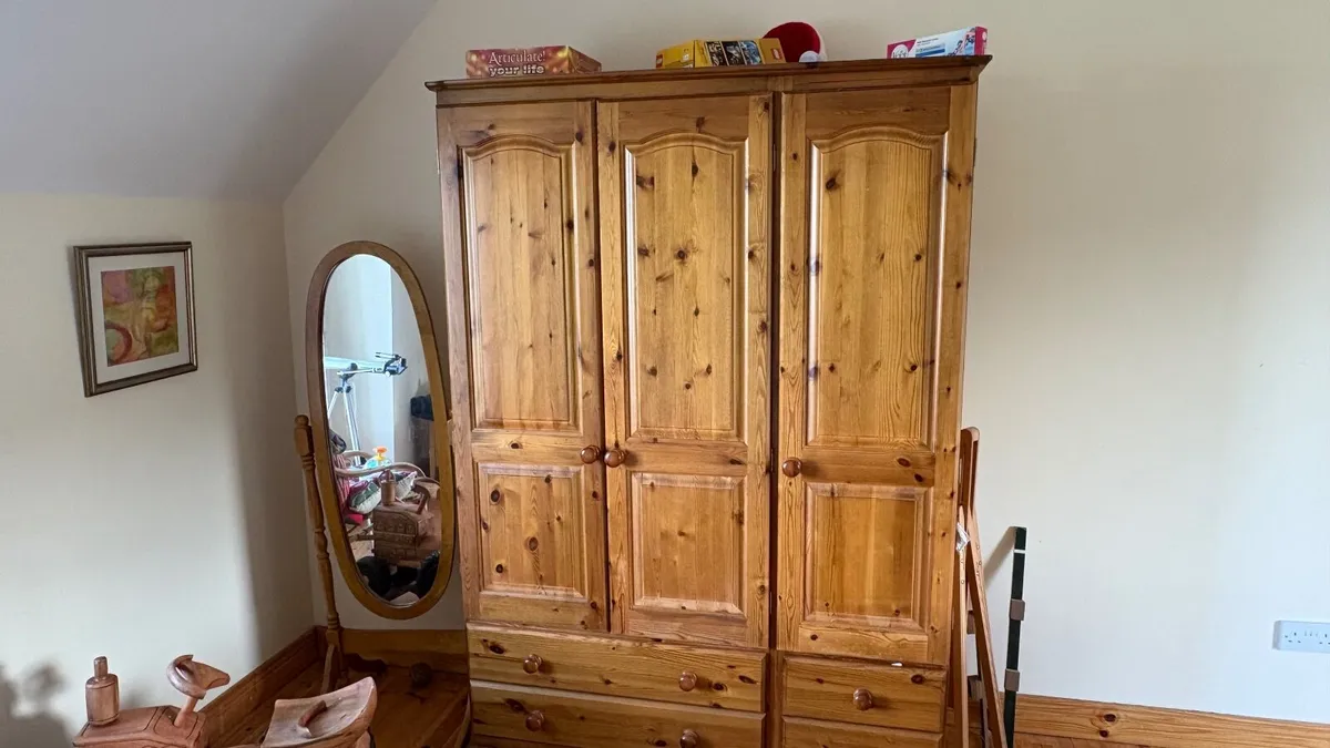 Bedroom furniture for sale - Image 1