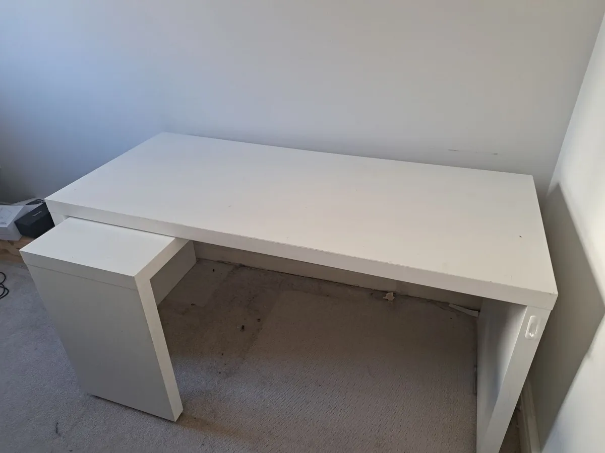 Office desk - Image 1