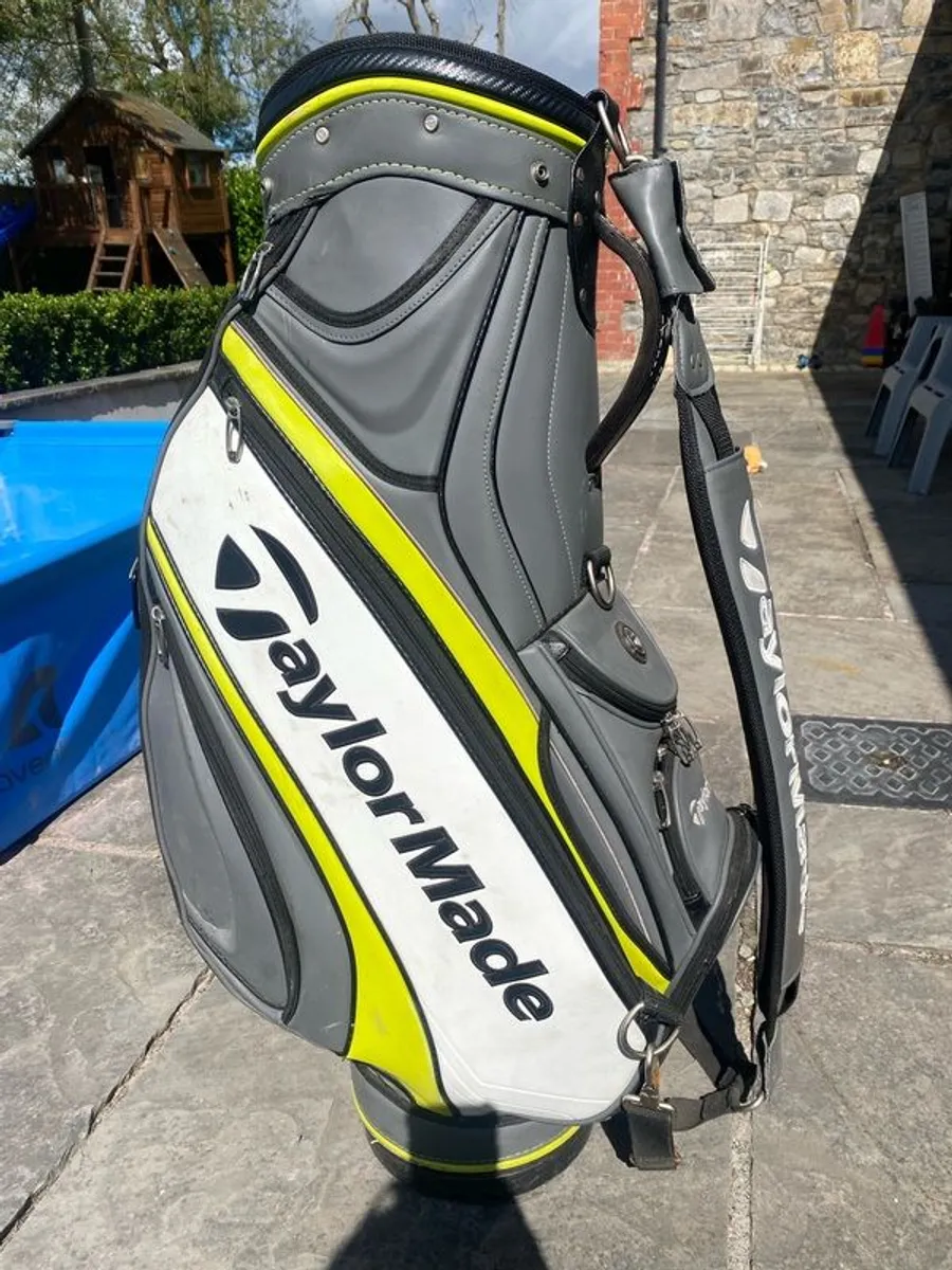 Golf bag & clubs - Image 1