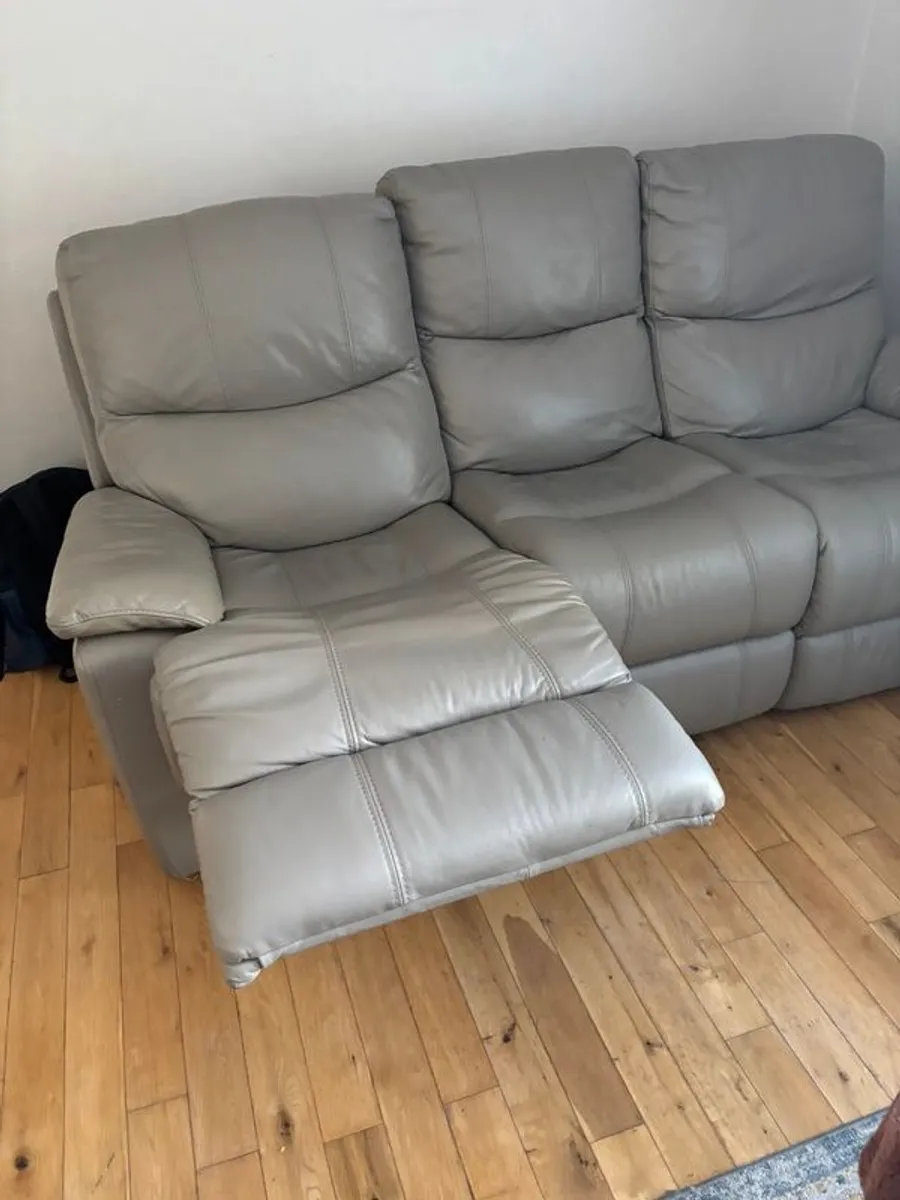Living Room - Image 2