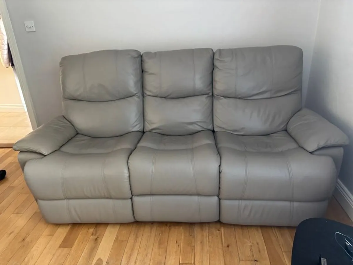 Living Room - Image 3