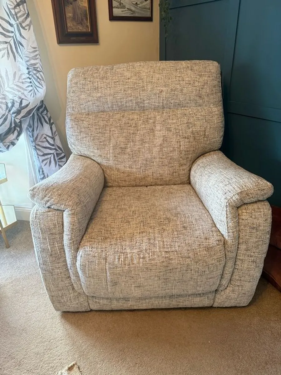 Recliner Chairs x 2 - Image 4