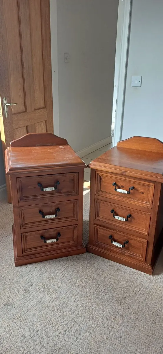 Chest of Drawers and 2 Lockers - Image 3