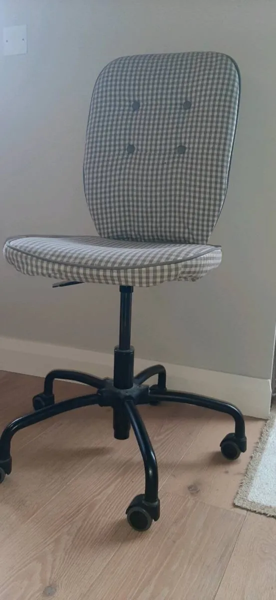 Swivel chair - Image 1