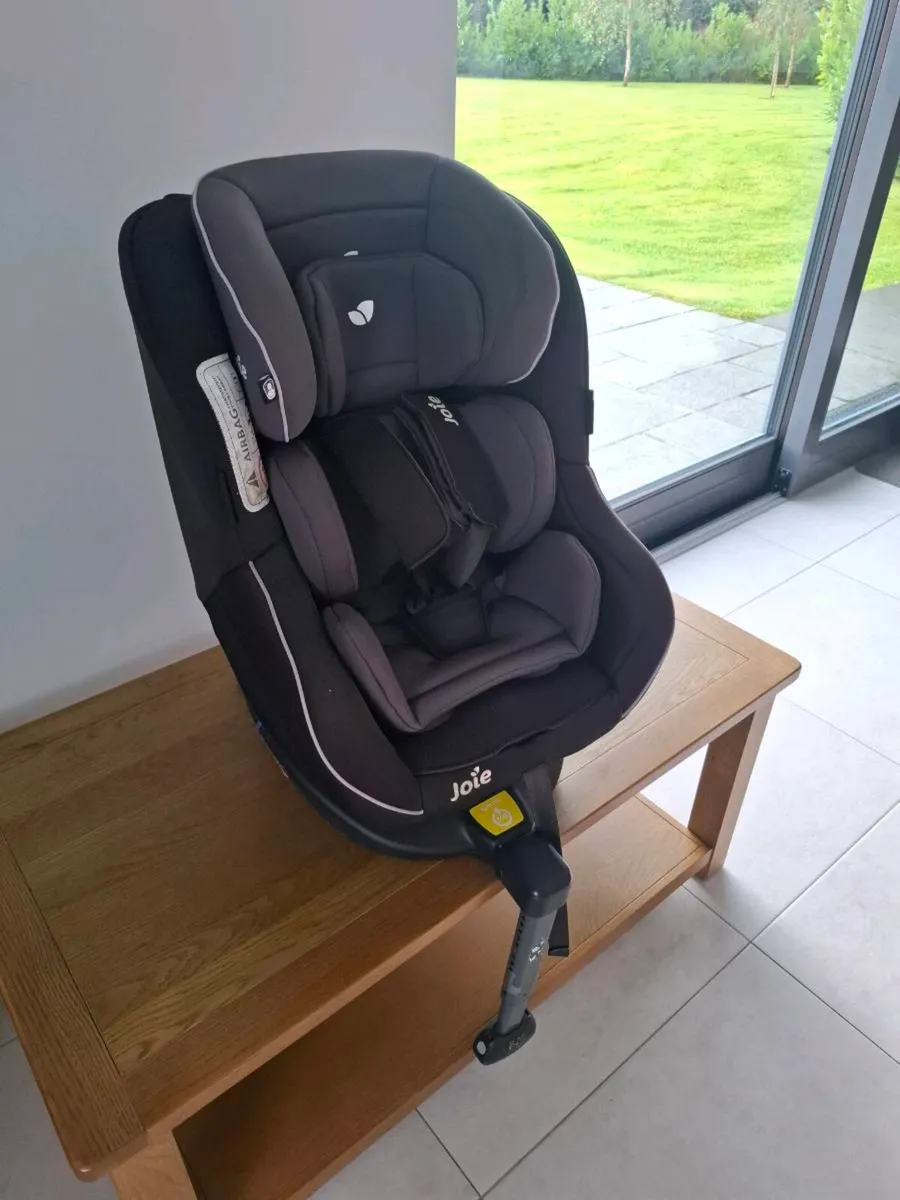Joie 360 Swivel car seat - Image 1
